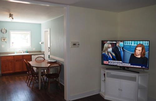 The Cute & Cozy - Lower Apt - Great Location! - Photo 17