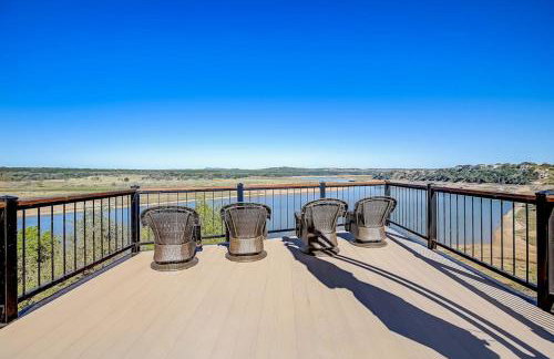Stunning Lakefront Home with 2 Patios, Chef's Kitchen, & Lake Access - Foto 51