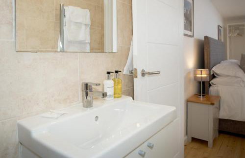 Hillside Studio - Photo 16