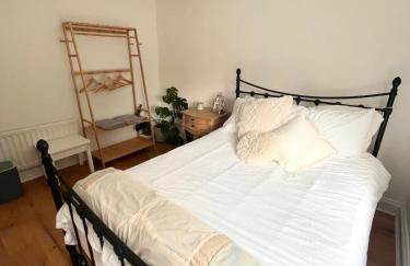 2 Bed Holiday Home with River Views - Photo 11