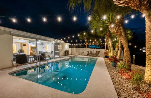 Siesta Key Waterfront Oasis - Heated Pool, Dock, Walk to Village & Beach - Photo 3