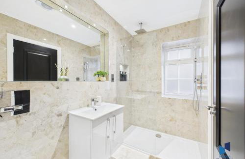 Luxurious 4-Bed Home, Sleeps 12, Free Parking - Foto 2