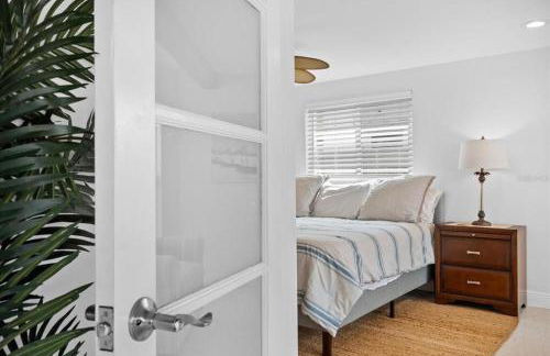 Private Village Home with Heated pool & spa with private front courtyard - Photo 80