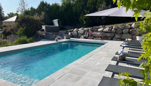 La Villa en Loire, avec Jacuzzi 6 places, Piscine chauffée, boulodrome, salle de jeu, 6 Chambres, vue Loire, 350M2 - Foto 3, Garden, sunbed, Garden view