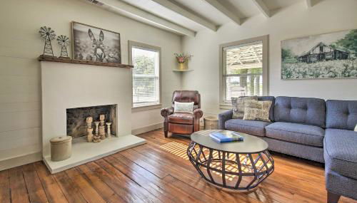 Peaceful Schulenburg Farmhouse with Fire Pit and Games - Foto 1