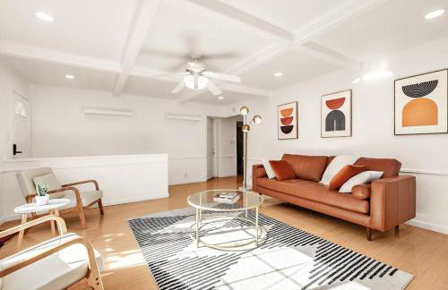 King Suite, 5 Queen beds Spacious Modern Home - Foto 8