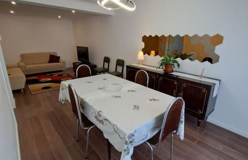 Hamilton House - Photo 16