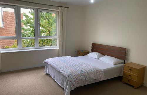 Langham Lake House Milton Keynes - ideal for couples, solo travellers, families - Foto 1