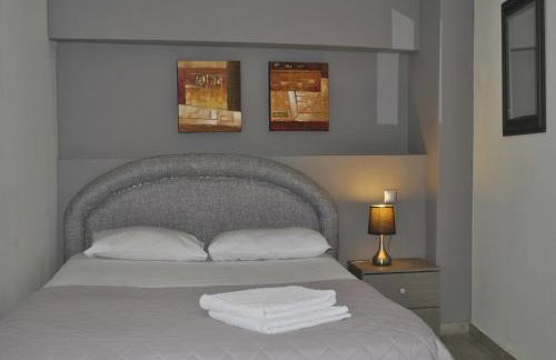 Attractive Greek House with Private Pool near Sea & City Center - Photo 54