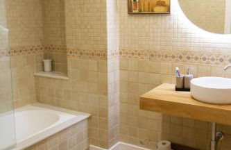 Bonito y luminoso apartamento en Rosalía de Castro - Photo 3