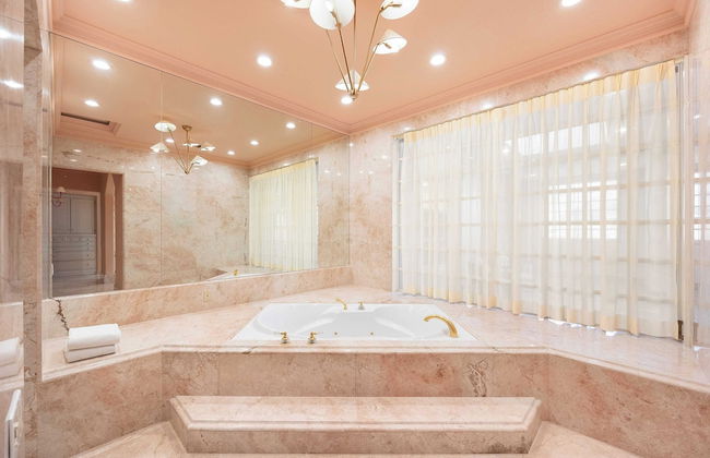 The Pond Estate by Avantstay Maximalist Designer Compound w/ 2 Casitas, Indoor + Outdoor Pools, Tennis Court, & Gorgeous Mountain Views 12k Sqft - Foto 36