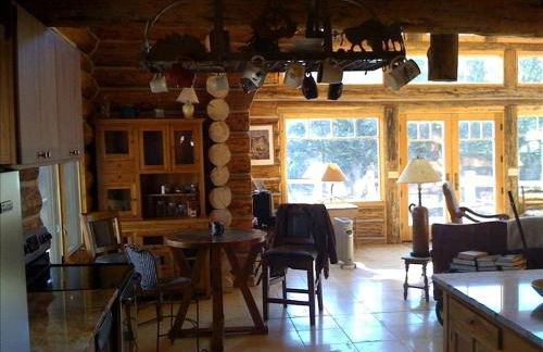 Rustic Riverside Cabin with Hot Tub in Dubois, Wyoming - Foto 6