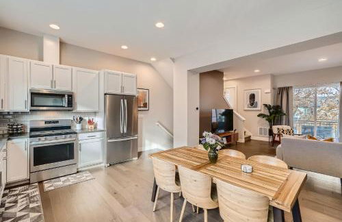 Stylish & Spacious Centrally-Located Home w/Garage - Foto 11