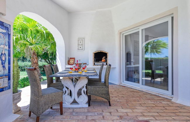 Golfinhos Magnificent Spacious 5 Bedroom Villa - Foto 66