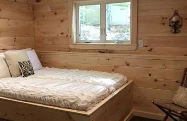 A-Frame Cabin Rental Set Alongside Sebago Lake on Frye Island, Maine - Foto 13