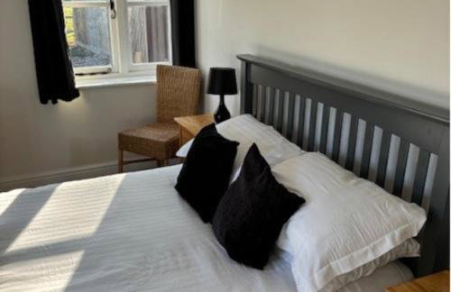 The Old Cricket pavilion, Bodiam, East Sussex - Photo 2