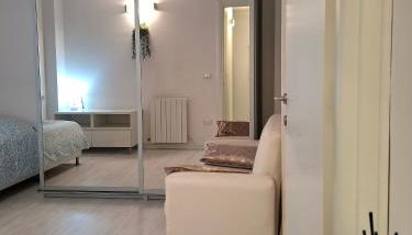 Amazing Serenity Flat for 7, AC, historic center - Foto 2