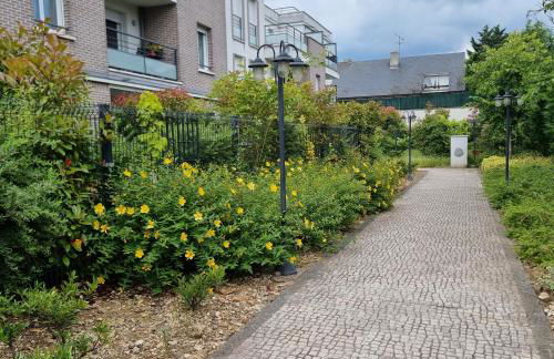 T2 Paris Disneyland Jardin Parking - Foto 12