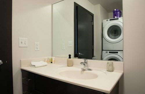 Deer District Studio Apt - One Block from Fiserv and Baird - Foto 14