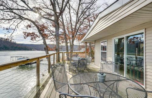 Fish and Boat on Lake of the Ozarks Waterfront Home - Foto 1