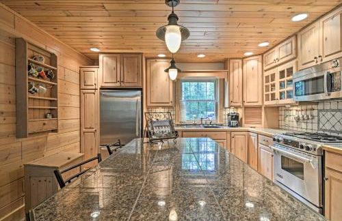 Rustic and Modern Home with Fire Pit on Tower Pond! - Foto 10