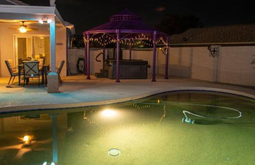 Boho Chic Arizona Villa w Pool & Mini Golf - Foto 12