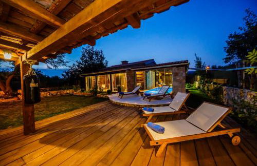 Rustic villa Radosic with indoor pool - Foto 37