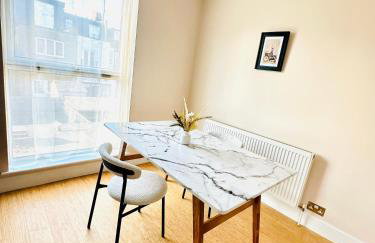 Large Double Room with Private Bathroom West Zone 3 Free Parking - Foto 15