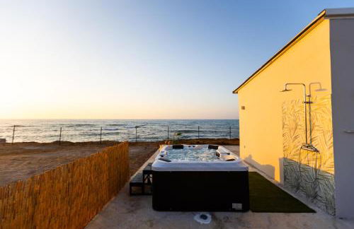 Savina Seafront Home - Photo 2