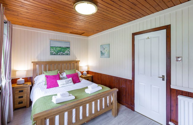 Bluebell Lodge 4 with Hot Tub - Photo 3