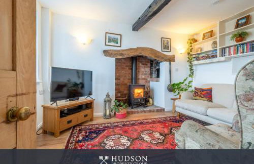 Modern Snitton Cottage & Gardens - Photo 27