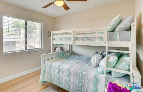 Lake & Pool Access: Lazy Days Condo w/ Balcony! - Foto 13