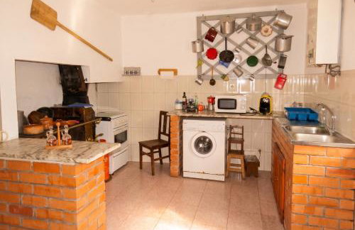 Charming house in Miranda do Corvo + Spacious terrace - Foto 7