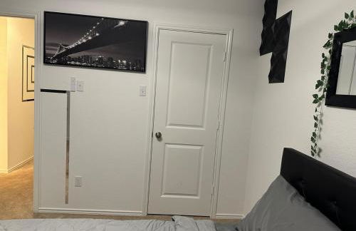 Cozy Stay with Pool Relax with Easy Access to Highway - Foto 36