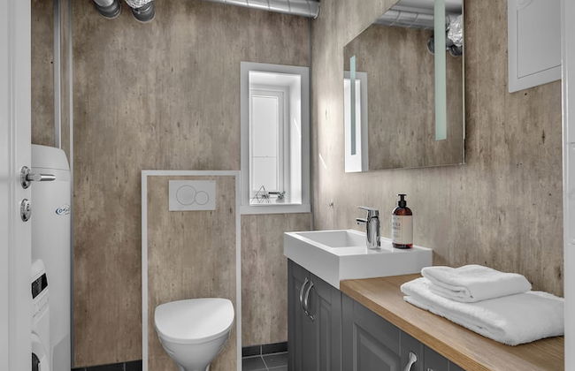 Arctic Homes - Premium Plaza - Photo 32