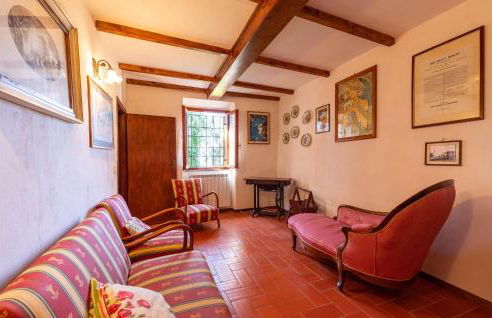 Awesome Home In Villa Di Piteccio - Foto 19