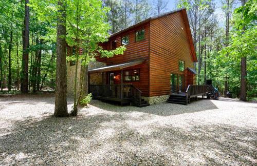 Hickory Bear - Cabin surrounded by pines, Sleeps 10, Hot Tub, Fire Pit, Arcade, Foosball Table & Deck Slide - Photo 56