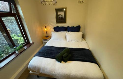 Muddy Paws Cottages - The Nook - Photo 53