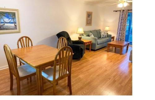 D2 Bishop on the Green 2 BR 2 BA Condo Colonial Charters Golf Course - Foto 3