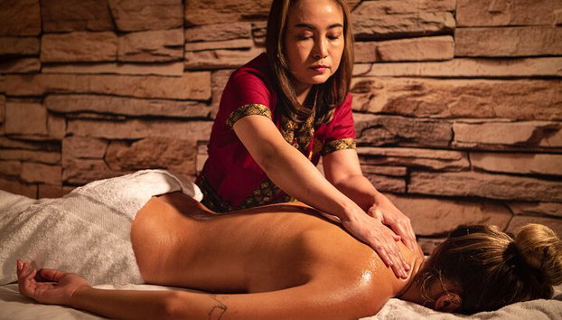 Masaje Thai & Bali de 60 min en THAI SPA MASSAGE BARCELONA - Foto 5, Masaje con aceite