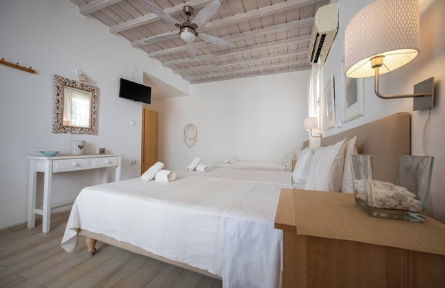 Mykonos Twins - Photo 17