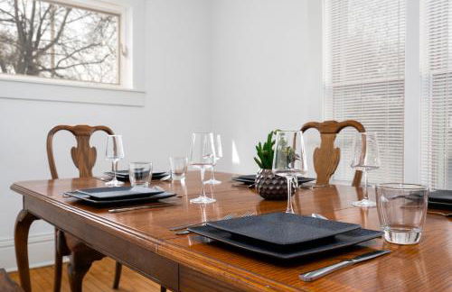 King Bed - 5 Min to MOA - 75 & 65' HDTV - Ping Pong - Foto 8