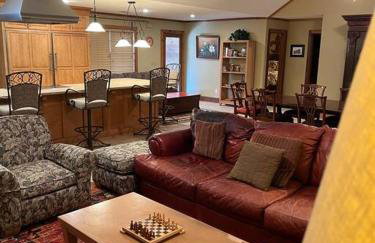 Oxford Chalet Getaway with Lake/Beach Access - Foto 10