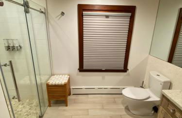 Peaceful Getaway Cottage on grounds of historic mid-century gem - Foto 18