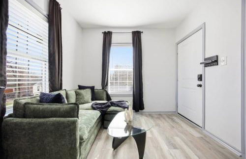 Super Value Suite #7 @ East End Revitalized - Foto 4