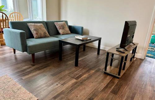 Amazing, Sunny, and Spacious! Steps to Campus! - Photo 14