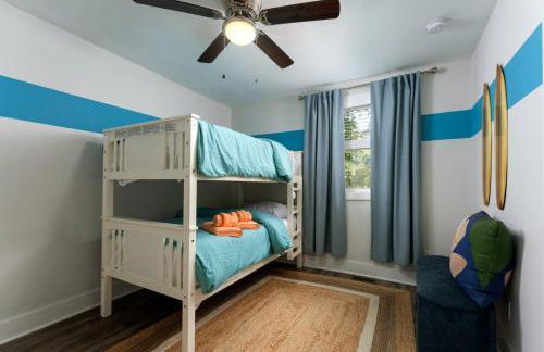 Downtown Retreat, 5BR Game Room & Pet Friendly - Photo 28