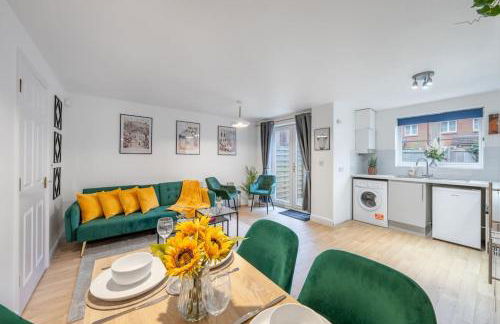 Luxury 5 Bed House - Free Parking - Perfect For Contractors & Families - Foto 1