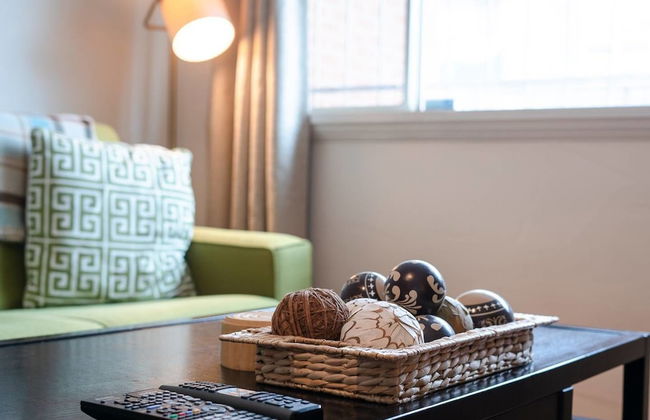 The Cozy Corner A Capitol Hill Escape - Photo 3