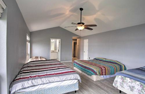 Lakefront Home with Private Beach Access! - Foto 15